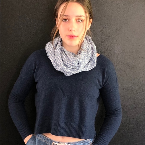 Scarf - Picture 3 of 6